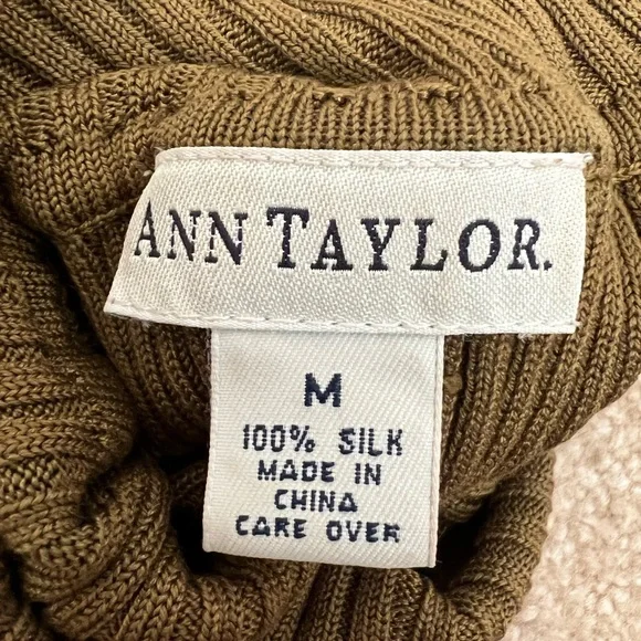 Ann Taylor, turtle neck sweater. Nice quality - Picture 2 of 2